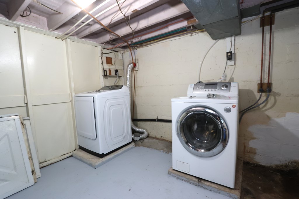 25 S Stewart Road, Mansfield, Ohio 44905, 3 Bedrooms Bedrooms, ,1 BathroomBathrooms,Residential,For Sale,Stewart Road,9067138