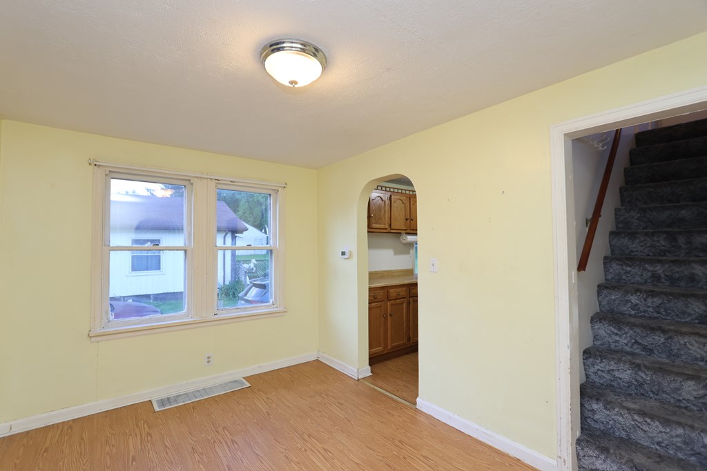 25 S Stewart Road, Mansfield, Ohio 44905, 3 Bedrooms Bedrooms, ,1 BathroomBathrooms,Residential,For Sale,Stewart Road,9067138