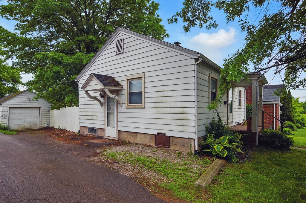 308 W Fourth Ave, Mansfield, Ohio 44905, 2 Bedrooms Bedrooms, ,1 BathroomBathrooms,Residential,For Sale,Fourth Ave,9067143