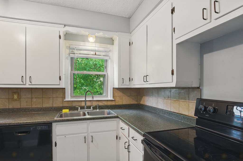 308 W Fourth Ave, Mansfield, Ohio 44905, 2 Bedrooms Bedrooms, ,1 BathroomBathrooms,Residential,For Sale,Fourth Ave,9067143