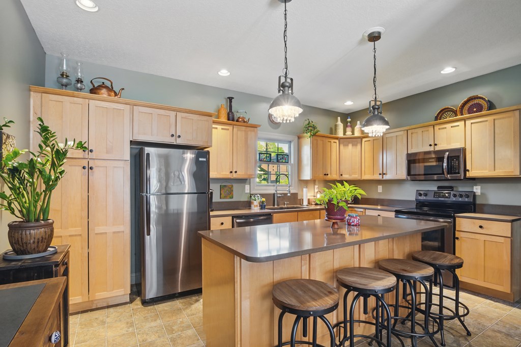791 York Street W, Mansfield, Ohio 44904, 2 Bedrooms Bedrooms, ,3 BathroomsBathrooms,Residential,For Sale,York Street W,9067174