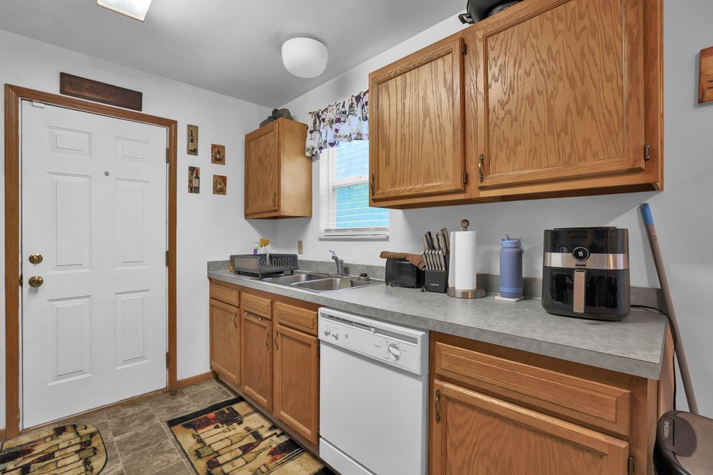 604 Sackman Street, Mansfield, Ohio 44903, 4 Bedrooms Bedrooms, ,1 BathroomBathrooms,Residential,For Sale,Sackman Street,9067220