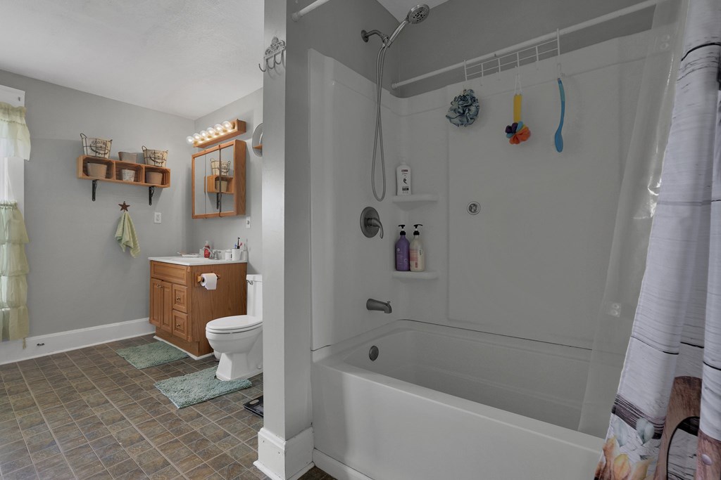 300 Walnut Street, Mount Vernon, Ohio 43050, 3 Bedrooms Bedrooms, ,1 BathroomBathrooms,Residential,For Sale,Walnut Street,9067235