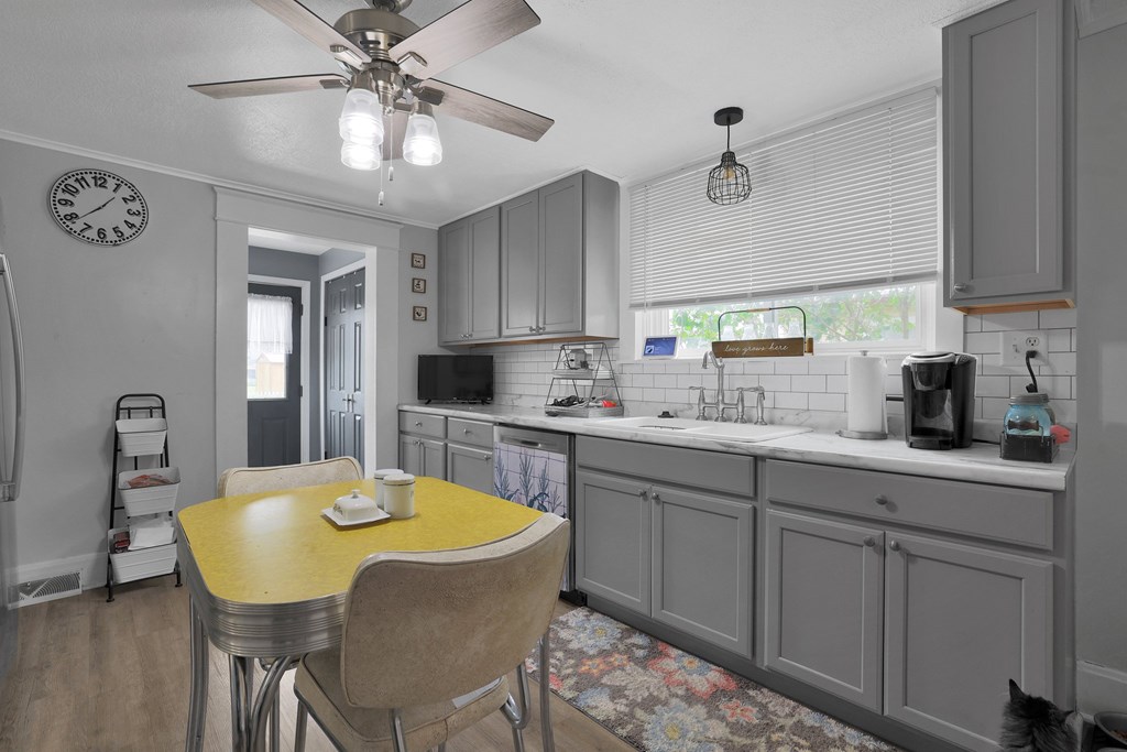 300 Walnut Street, Mount Vernon, Ohio 43050, 3 Bedrooms Bedrooms, ,1 BathroomBathrooms,Residential,For Sale,Walnut Street,9067235