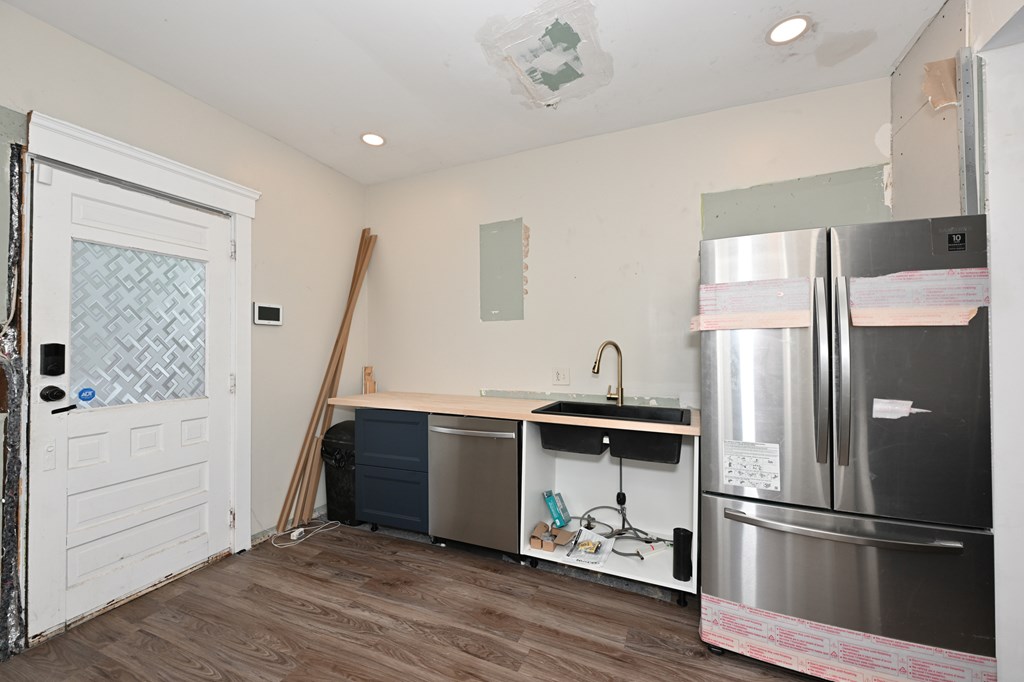 973 W Exchange Street, Akron, Ohio 44302, 4 Bedrooms Bedrooms, ,Residential Income,For Sale,Exchange Street,9067245
