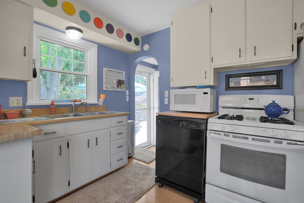 568 Glendale Boulevard, Mansfield, Ohio 44907, 3 Bedrooms Bedrooms, ,1 BathroomBathrooms,Residential,For Sale,Glendale Boulevard,9067284