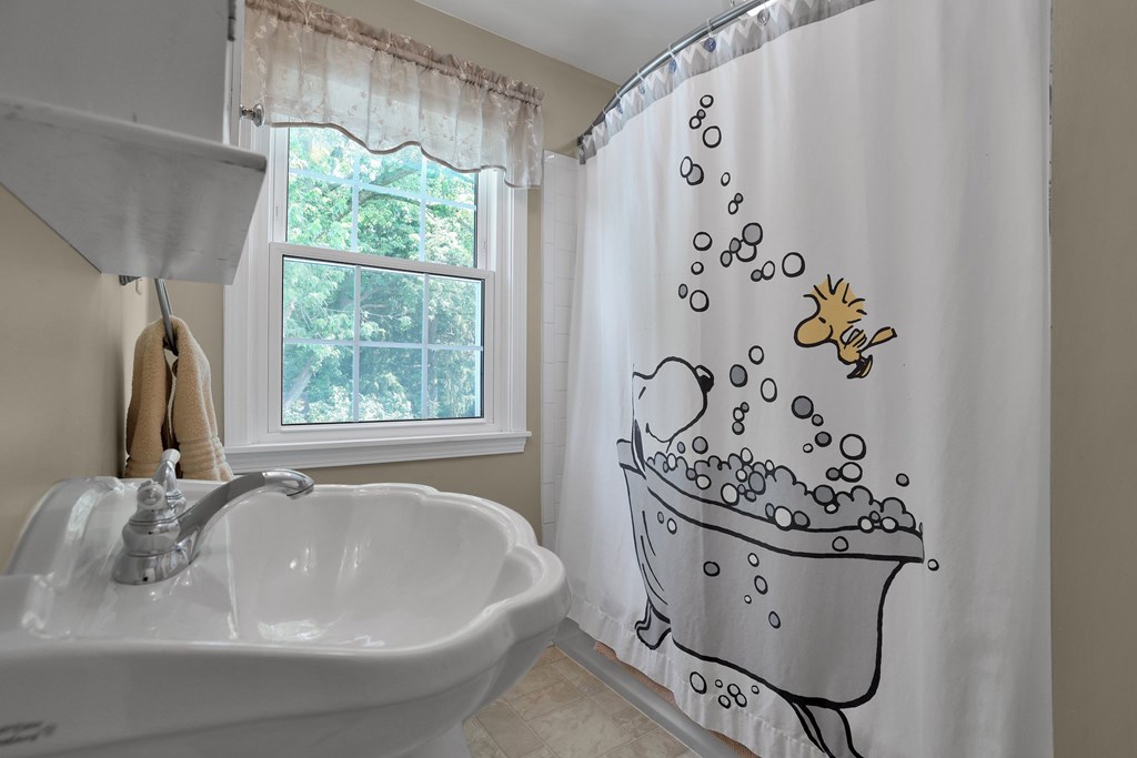 568 Glendale Boulevard, Mansfield, Ohio 44907, 3 Bedrooms Bedrooms, ,1 BathroomBathrooms,Residential,For Sale,Glendale Boulevard,9067284
