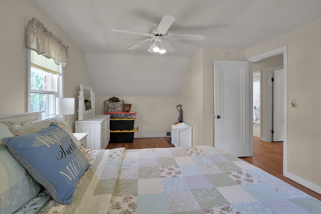 568 Glendale Boulevard, Mansfield, Ohio 44907, 3 Bedrooms Bedrooms, ,1 BathroomBathrooms,Residential,For Sale,Glendale Boulevard,9067284