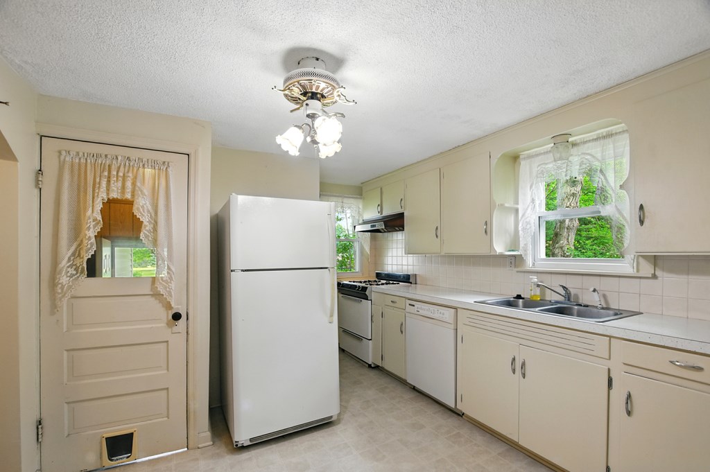 1842 Park Avenue West, Ontario, Ohio 44906, 3 Bedrooms Bedrooms, ,1 BathroomBathrooms,Residential,For Sale,Park Avenue West,9067287