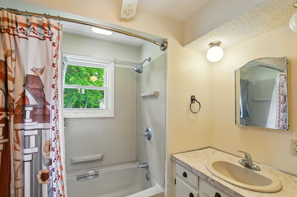 1842 Park Avenue West, Ontario, Ohio 44906, 3 Bedrooms Bedrooms, ,1 BathroomBathrooms,Residential,For Sale,Park Avenue West,9067287