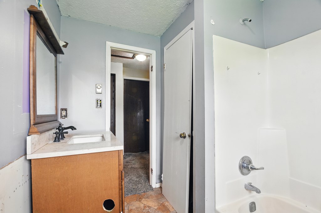 1053 Neil Circle North, Mansfield, Ohio 44903, 4 Bedrooms Bedrooms, ,2 BathroomsBathrooms,Residential,For Sale,Neil Circle North,9067289