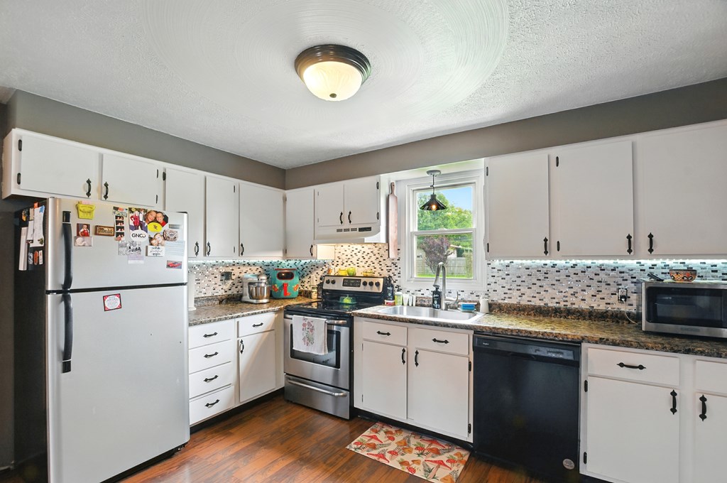 1053 Neil Circle North, Mansfield, Ohio 44903, 4 Bedrooms Bedrooms, ,2 BathroomsBathrooms,Residential,For Sale,Neil Circle North,9067289
