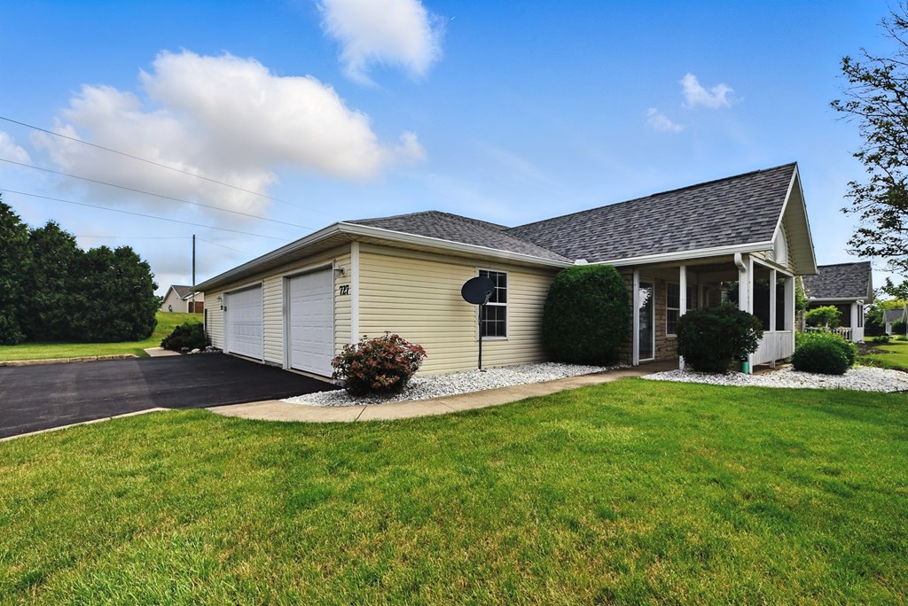 727 Villa Drive, Ontario, Ohio 44906, 2 Bedrooms Bedrooms, ,2 BathroomsBathrooms,Residential,For Sale,Villa Drive,9067311