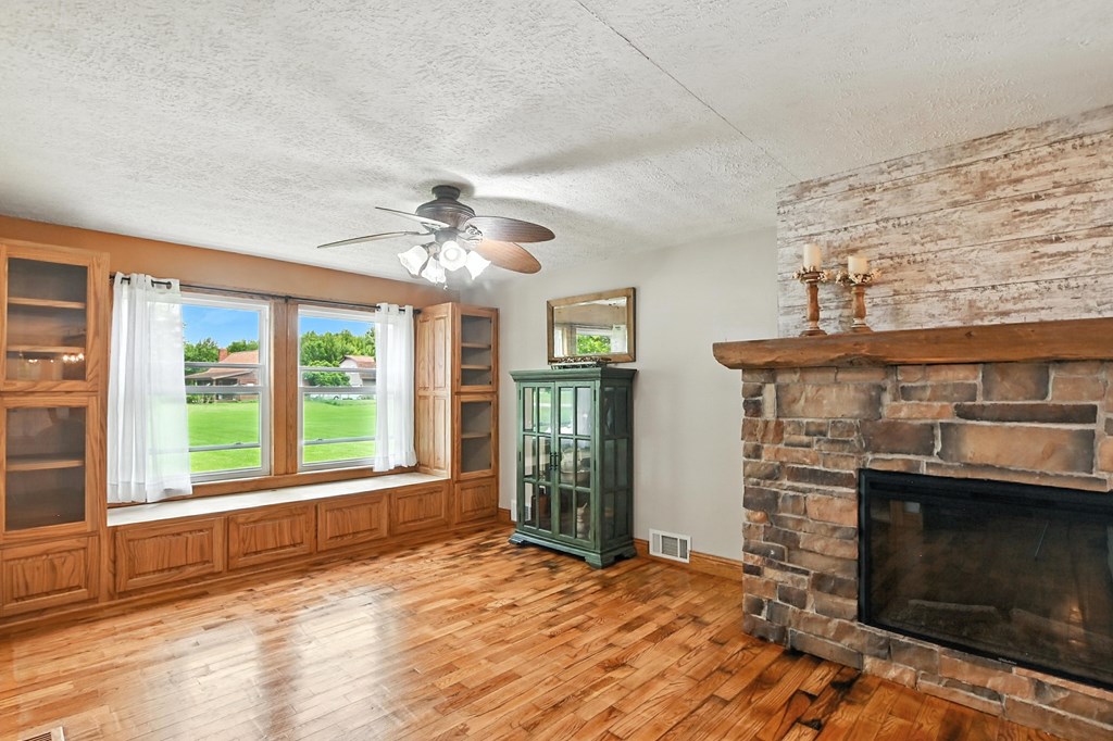 4544 Hook Road, Crestline, Ohio 44827, 4 Bedrooms Bedrooms, ,2 BathroomsBathrooms,Residential,For Sale,Hook Road,9067323