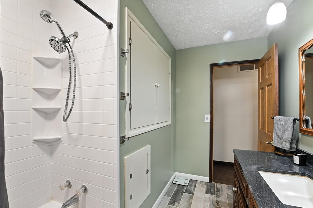 290 Oxford Road, Lexington, Ohio 44904, 3 Bedrooms Bedrooms, ,1 BathroomBathrooms,Residential,For Sale,Oxford Road,9067345