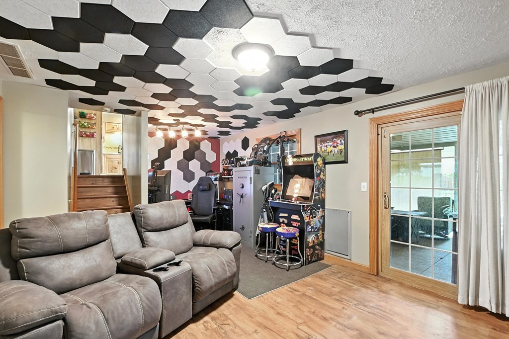 290 Oxford Road, Lexington, Ohio 44904, 3 Bedrooms Bedrooms, ,1 BathroomBathrooms,Residential,For Sale,Oxford Road,9067345