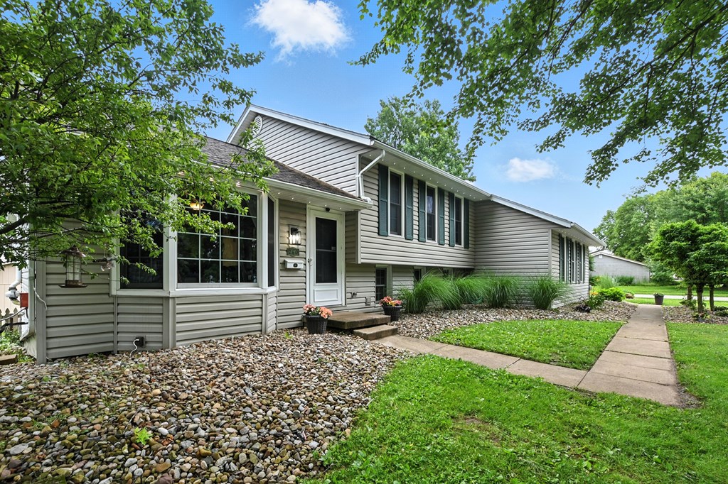 290 Oxford Road, Lexington, Ohio 44904, 3 Bedrooms Bedrooms, ,1 BathroomBathrooms,Residential,For Sale,Oxford Road,9067345