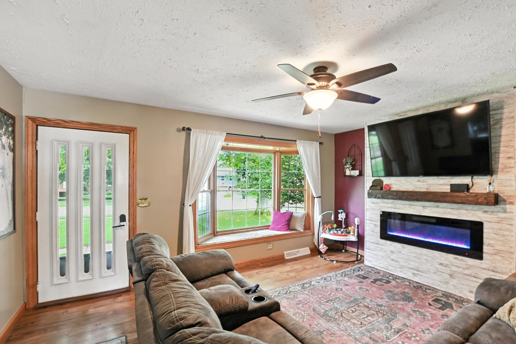290 Oxford Road, Lexington, Ohio 44904, 3 Bedrooms Bedrooms, ,1 BathroomBathrooms,Residential,For Sale,Oxford Road,9067345