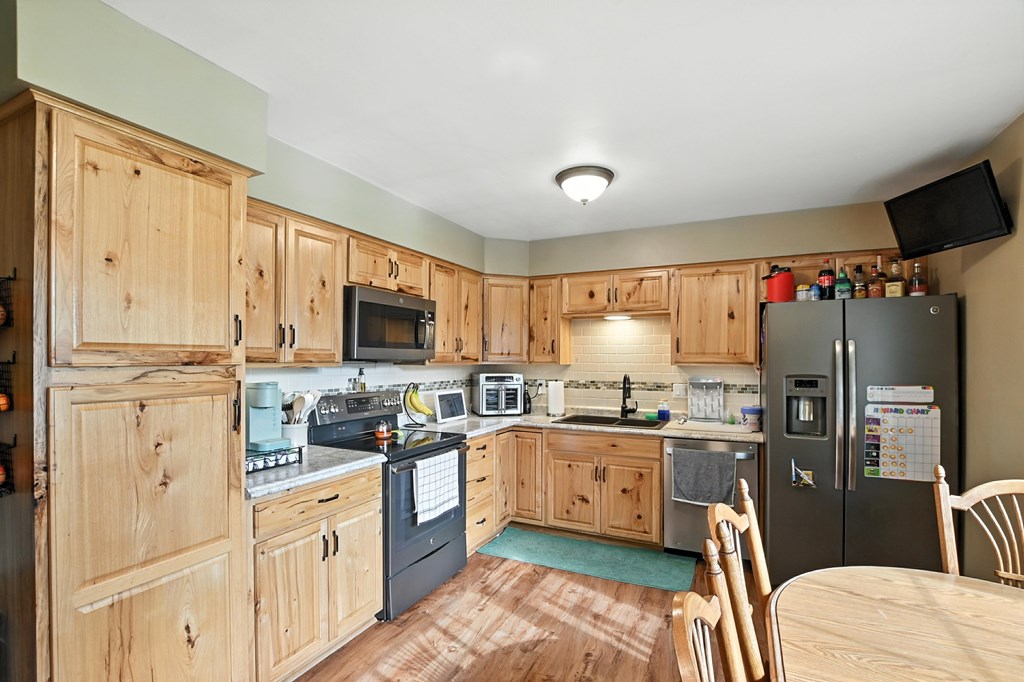 290 Oxford Road, Lexington, Ohio 44904, 3 Bedrooms Bedrooms, ,1 BathroomBathrooms,Residential,For Sale,Oxford Road,9067345