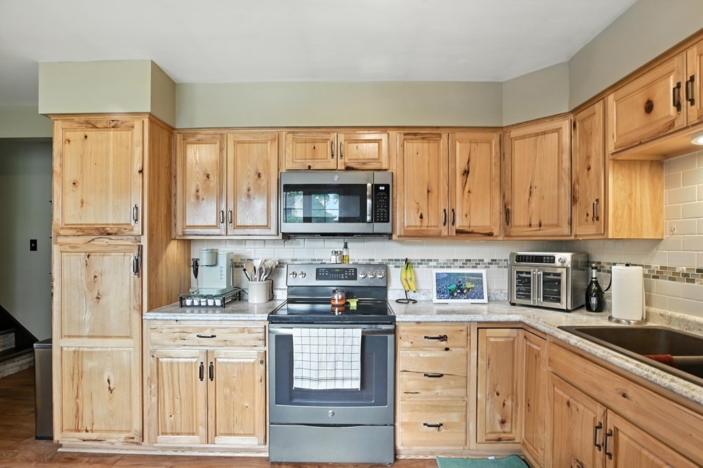 290 Oxford Road, Lexington, Ohio 44904, 3 Bedrooms Bedrooms, ,1 BathroomBathrooms,Residential,For Sale,Oxford Road,9067345