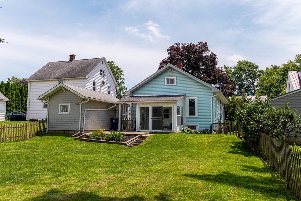13 E Jefferson Street, Shelby, Ohio 44875, 2 Bedrooms Bedrooms, ,1 BathroomBathrooms,Residential,For Sale,Jefferson Street,9067373