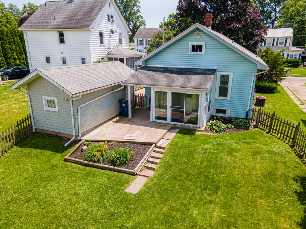 13 E Jefferson Street, Shelby, Ohio 44875, 2 Bedrooms Bedrooms, ,1 BathroomBathrooms,Residential,For Sale,Jefferson Street,9067373