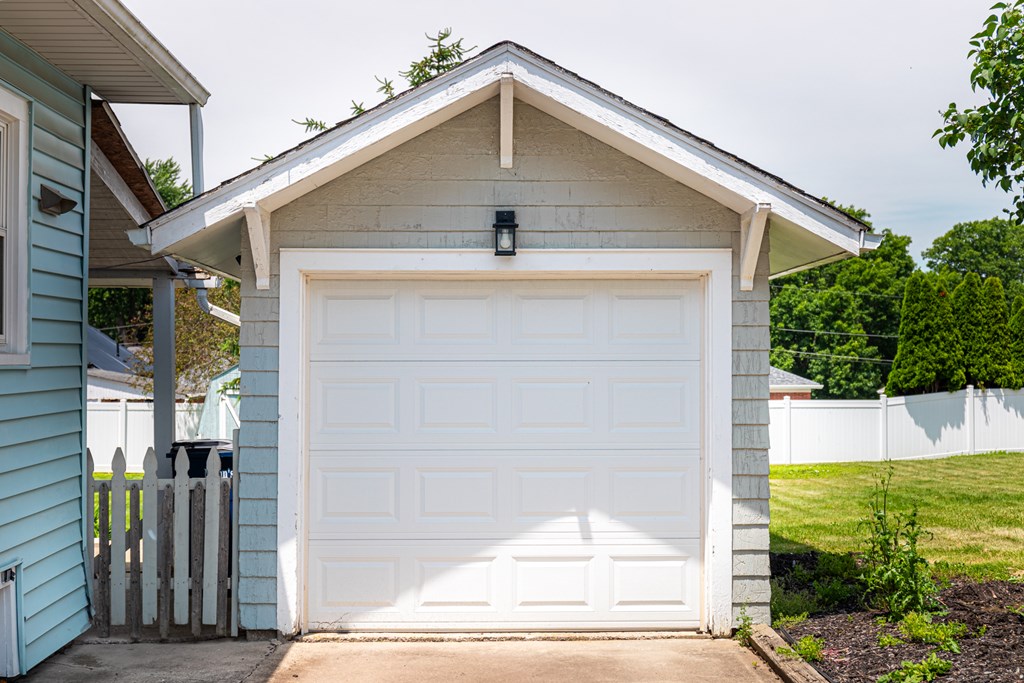 13 E Jefferson Street, Shelby, Ohio 44875, 2 Bedrooms Bedrooms, ,1 BathroomBathrooms,Residential,For Sale,Jefferson Street,9067373