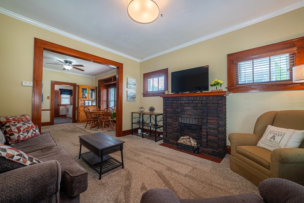 13 E Jefferson Street, Shelby, Ohio 44875, 2 Bedrooms Bedrooms, ,1 BathroomBathrooms,Residential,For Sale,Jefferson Street,9067373