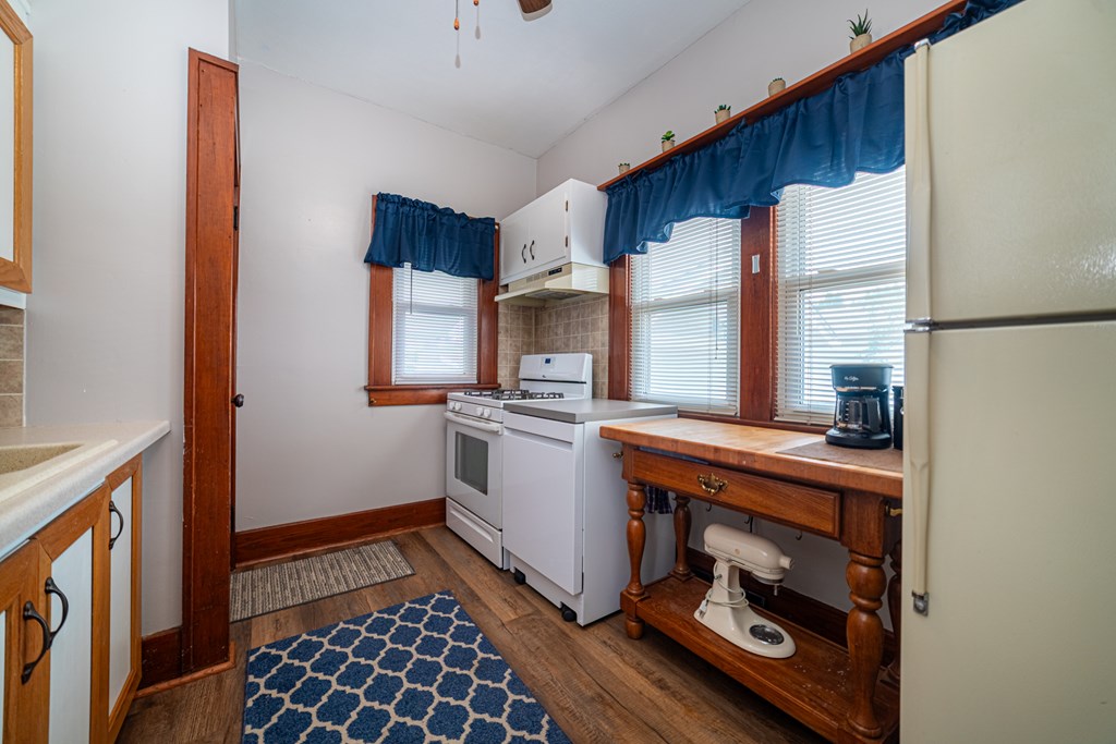 13 E Jefferson Street, Shelby, Ohio 44875, 2 Bedrooms Bedrooms, ,1 BathroomBathrooms,Residential,For Sale,Jefferson Street,9067373