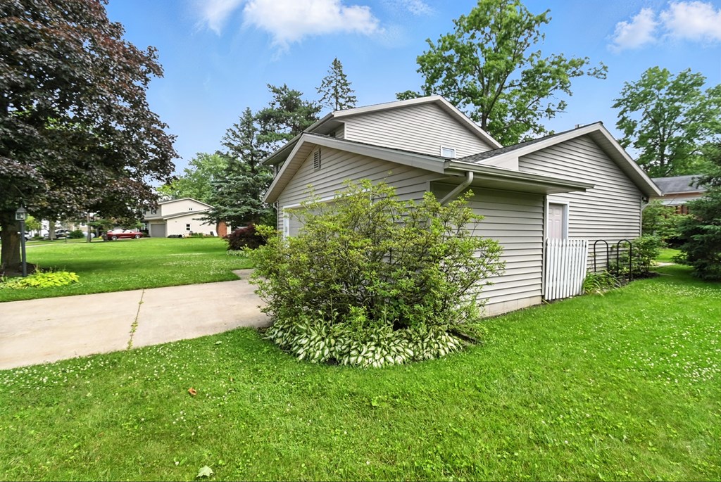 655 Sequoia Lane, Mansfield, Ohio 44904, 3 Bedrooms Bedrooms, ,2 BathroomsBathrooms,Residential,For Sale,Sequoia Lane,9067372