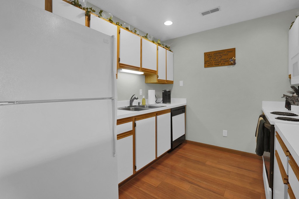 648 Villa Drive, Ontario, Ohio 44906, 2 Bedrooms Bedrooms, ,2 BathroomsBathrooms,Residential,For Sale,Villa Drive,9067413