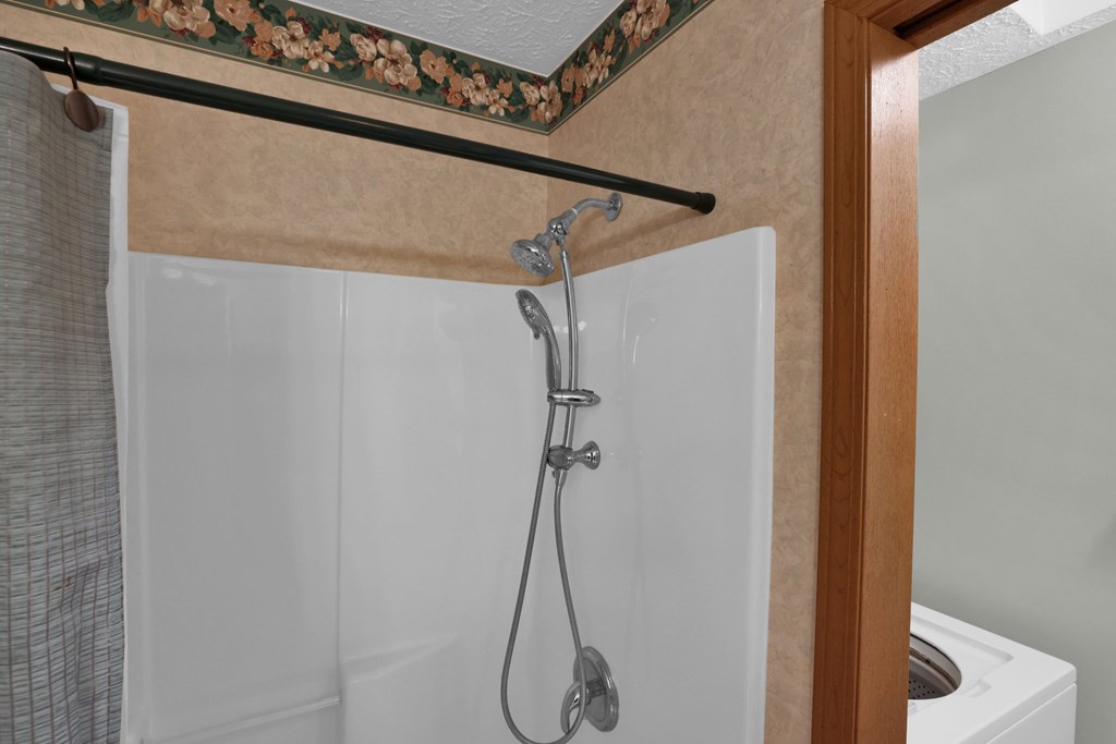 648 Villa Drive, Ontario, Ohio 44906, 2 Bedrooms Bedrooms, ,2 BathroomsBathrooms,Residential,For Sale,Villa Drive,9067413