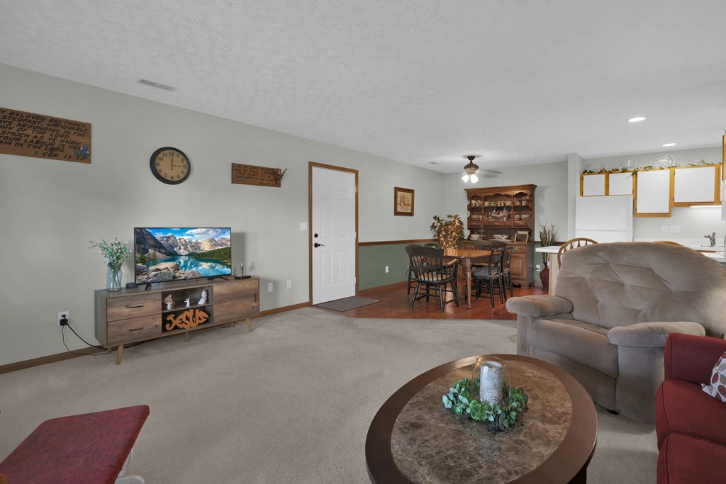 648 Villa Drive, Ontario, Ohio 44906, 2 Bedrooms Bedrooms, ,2 BathroomsBathrooms,Residential,For Sale,Villa Drive,9067413