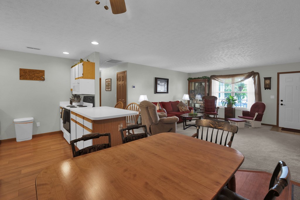 648 Villa Drive, Ontario, Ohio 44906, 2 Bedrooms Bedrooms, ,2 BathroomsBathrooms,Residential,For Sale,Villa Drive,9067413