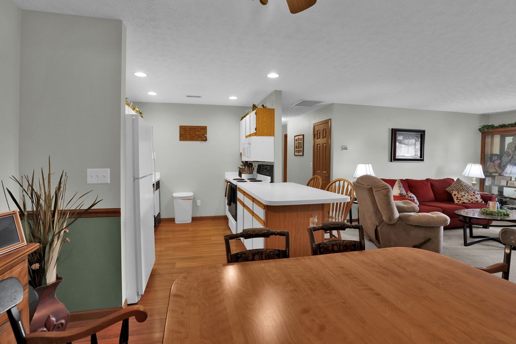 648 Villa Drive, Ontario, Ohio 44906, 2 Bedrooms Bedrooms, ,2 BathroomsBathrooms,Residential,For Sale,Villa Drive,9067413