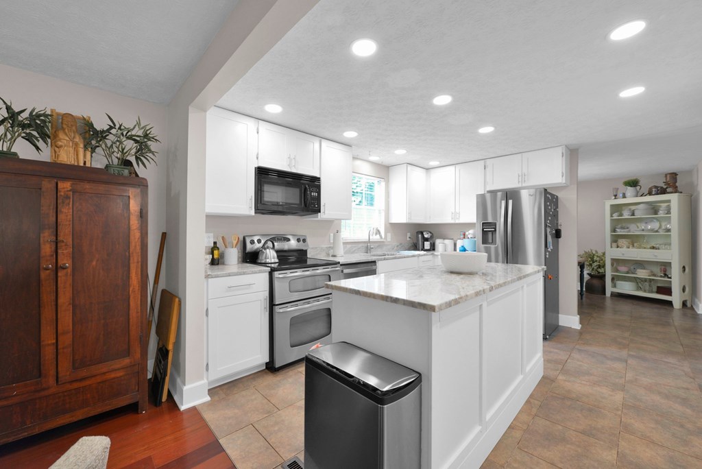 8755 Crestwater Drive, Galloway, Ohio 43119, 3 Bedrooms Bedrooms, ,1 BathroomBathrooms,Residential,For Sale,Crestwater Drive,9067421