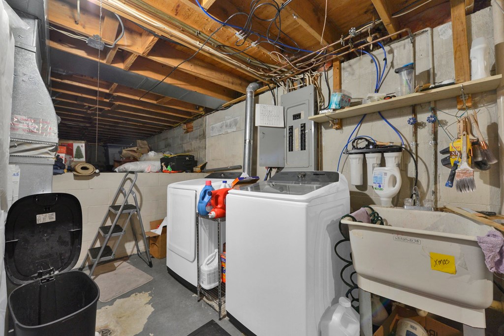 8755 Crestwater Drive, Galloway, Ohio 43119, 3 Bedrooms Bedrooms, ,1 BathroomBathrooms,Residential,For Sale,Crestwater Drive,9067421