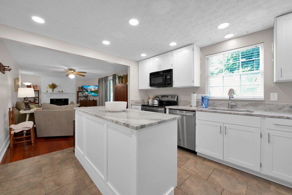 8755 Crestwater Drive, Galloway, Ohio 43119, 3 Bedrooms Bedrooms, ,1 BathroomBathrooms,Residential,For Sale,Crestwater Drive,9067421
