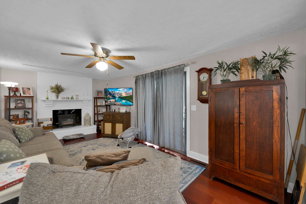 8755 Crestwater Drive, Galloway, Ohio 43119, 3 Bedrooms Bedrooms, ,1 BathroomBathrooms,Residential,For Sale,Crestwater Drive,9067421
