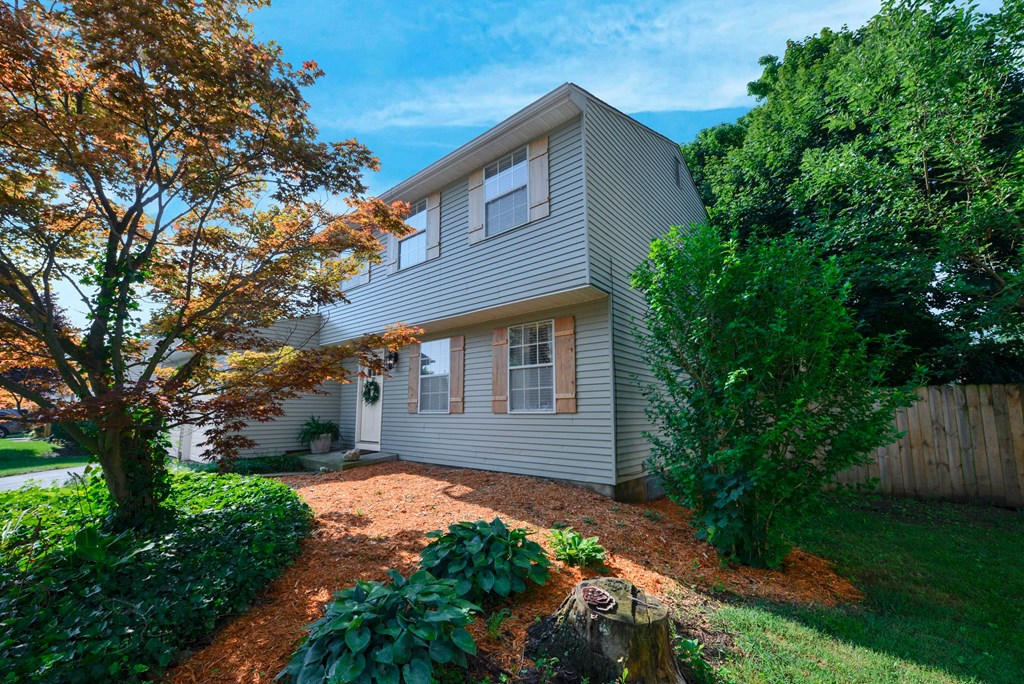 8755 Crestwater Drive, Galloway, Ohio 43119, 3 Bedrooms Bedrooms, ,1 BathroomBathrooms,Residential,For Sale,Crestwater Drive,9067421