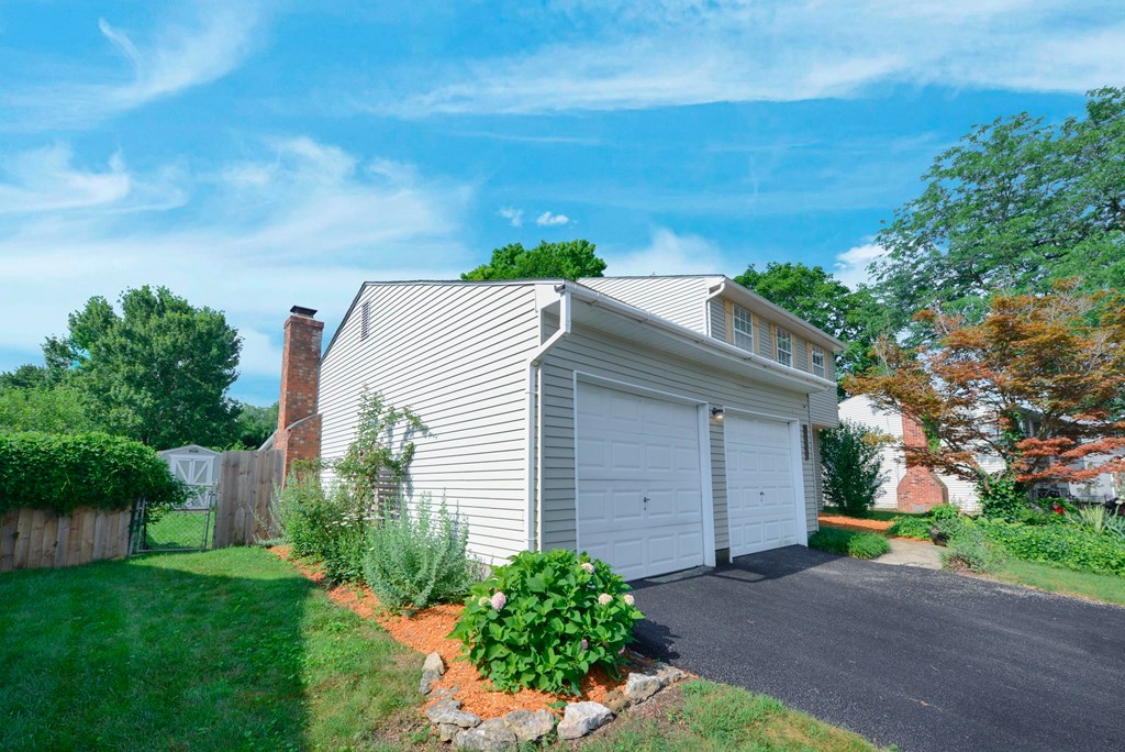8755 Crestwater Drive, Galloway, Ohio 43119, 3 Bedrooms Bedrooms, ,1 BathroomBathrooms,Residential,For Sale,Crestwater Drive,9067421