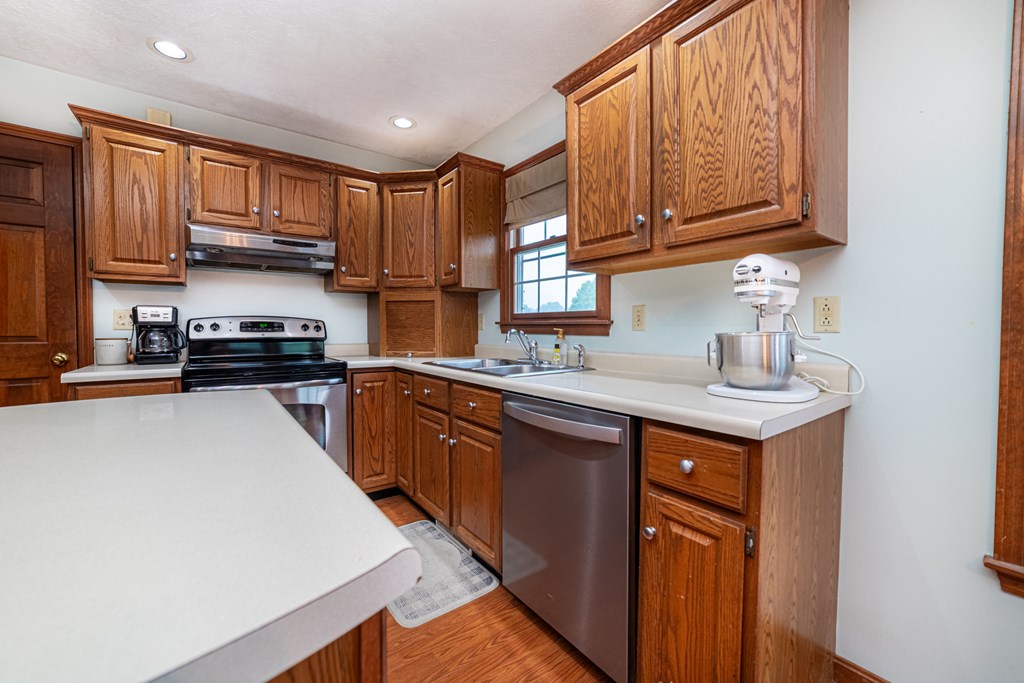 550 Dirlam Lane, Mansfield, Ohio 44904, 4 Bedrooms Bedrooms, ,2 BathroomsBathrooms,Residential,For Sale,Dirlam Lane,9067441