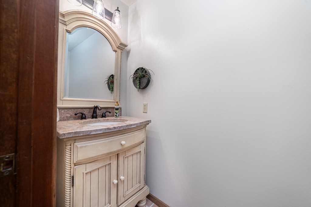 550 Dirlam Lane, Mansfield, Ohio 44904, 4 Bedrooms Bedrooms, ,2 BathroomsBathrooms,Residential,For Sale,Dirlam Lane,9067441