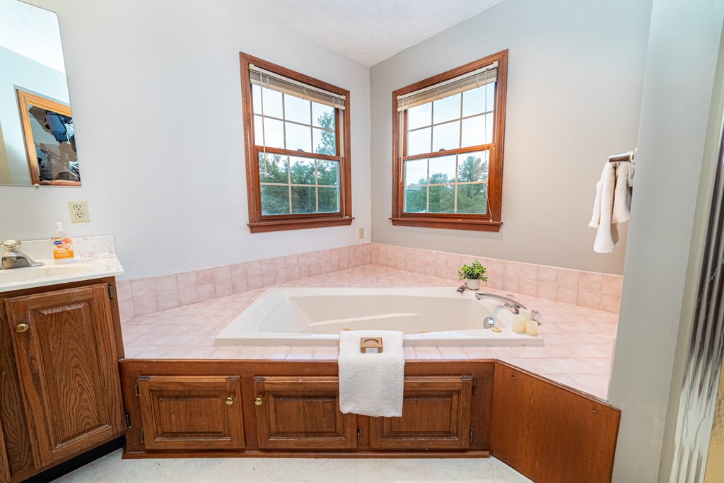 550 Dirlam Lane, Mansfield, Ohio 44904, 4 Bedrooms Bedrooms, ,2 BathroomsBathrooms,Residential,For Sale,Dirlam Lane,9067441