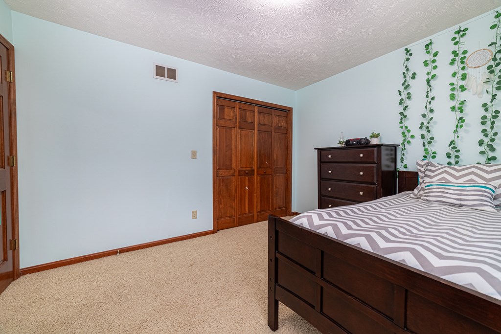 550 Dirlam Lane, Mansfield, Ohio 44904, 4 Bedrooms Bedrooms, ,2 BathroomsBathrooms,Residential,For Sale,Dirlam Lane,9067441