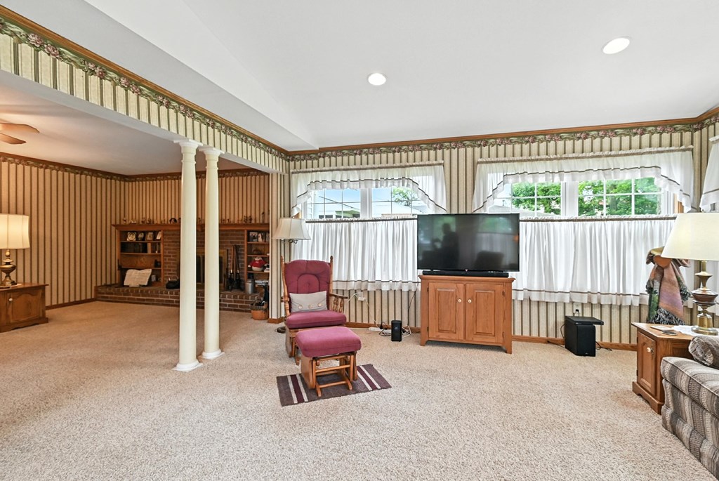 1400 N Washington N Road, Mansfield, Ohio 44903, 4 Bedrooms Bedrooms, ,2 BathroomsBathrooms,Residential,For Sale,Washington N Road,9067473