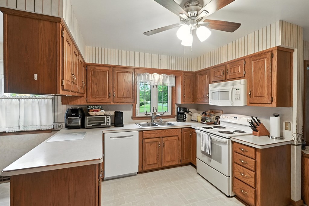 1400 N Washington N Road, Mansfield, Ohio 44903, 4 Bedrooms Bedrooms, ,2 BathroomsBathrooms,Residential,For Sale,Washington N Road,9067473