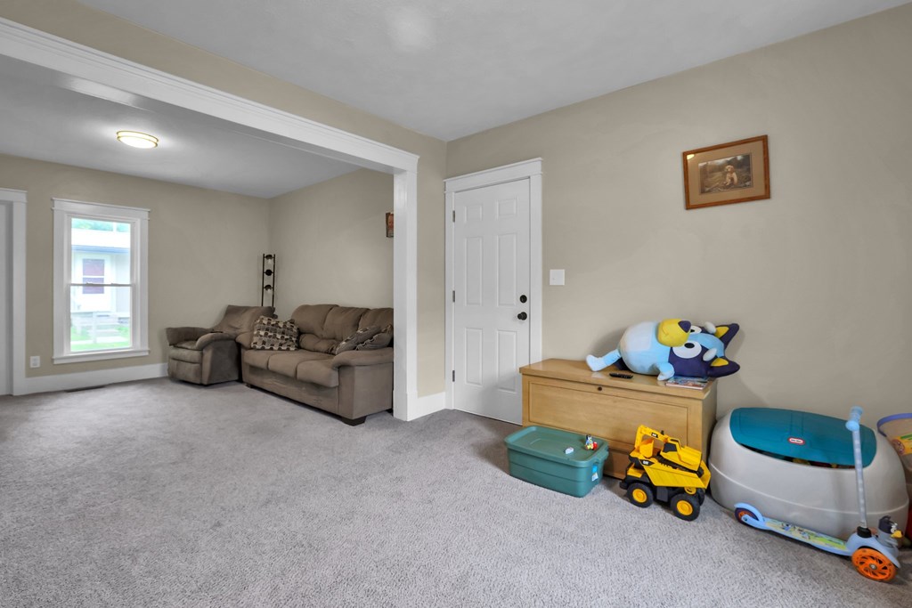 113 Third Street, New London, Ohio 44851, 3 Bedrooms Bedrooms, ,2 BathroomsBathrooms,Residential,For Sale,Third Street,9067514