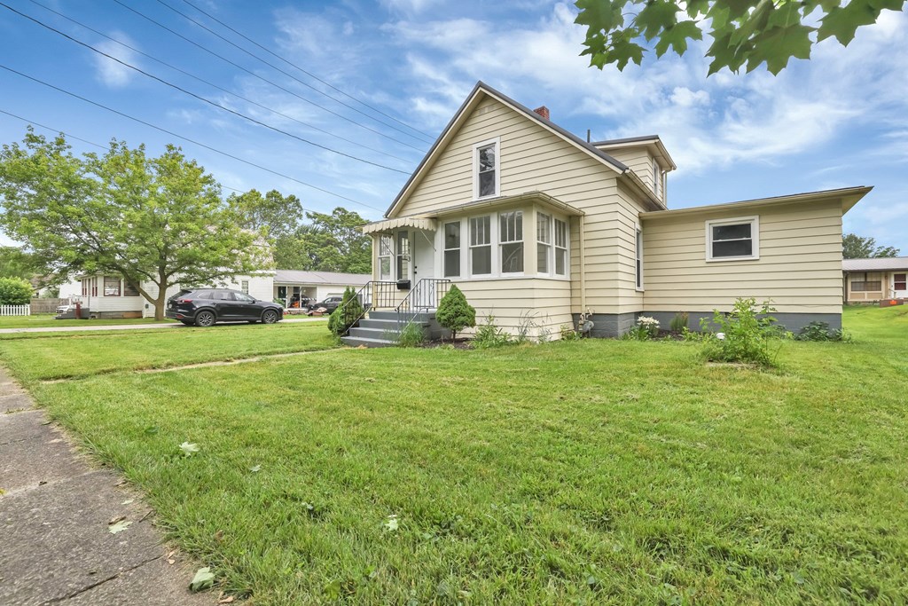 113 Third Street, New London, Ohio 44851, 3 Bedrooms Bedrooms, ,2 BathroomsBathrooms,Residential,For Sale,Third Street,9067514