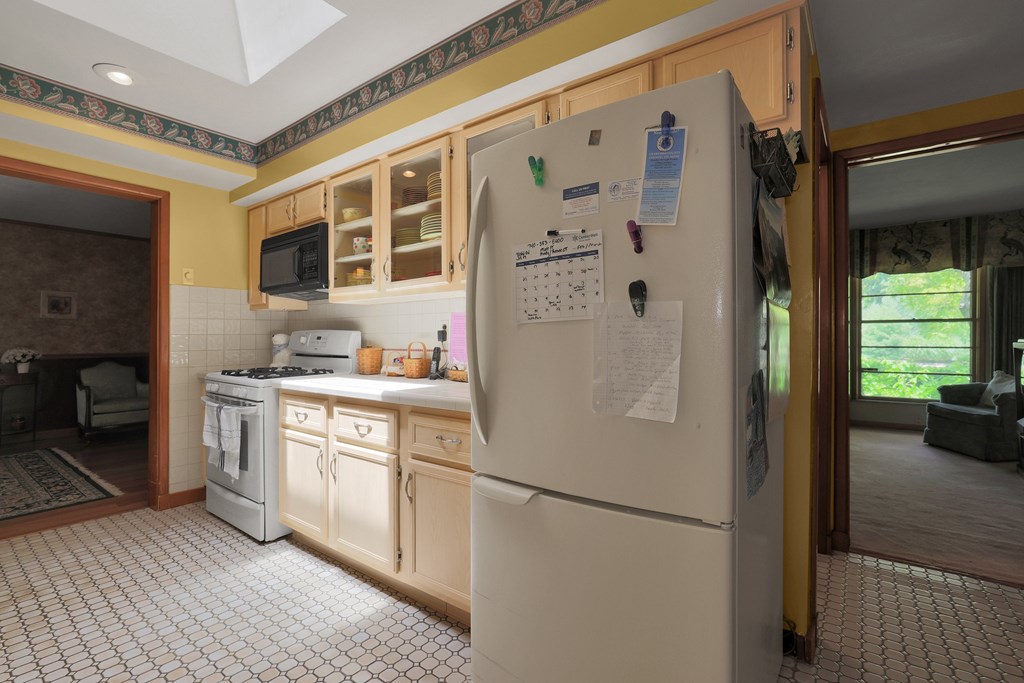 103 Bruce Avenue, Bucyrus, Ohio 44820, 2 Bedrooms Bedrooms, ,2 BathroomsBathrooms,Residential,For Sale,Bruce Avenue,9067523